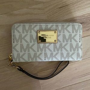 Michael Kors Wristlet